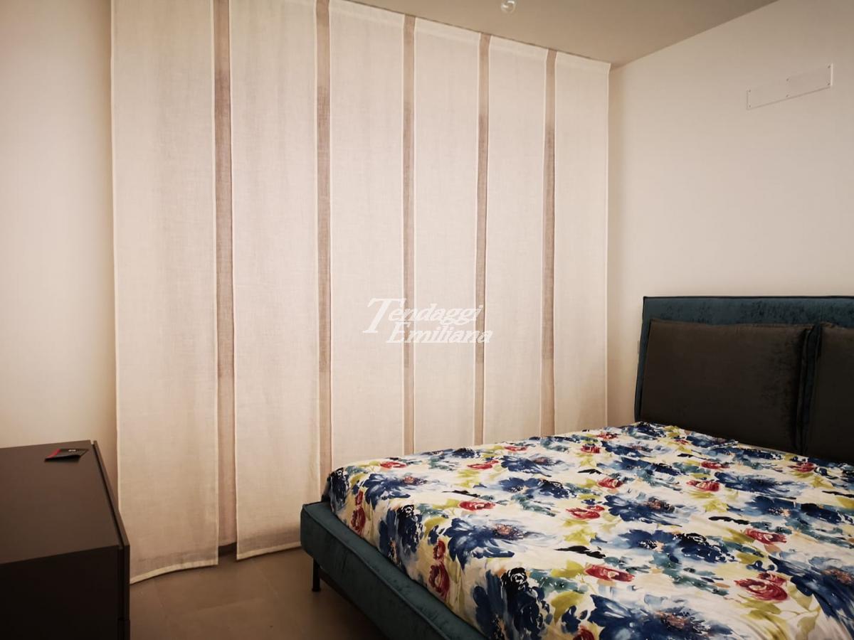 Tenda doppia installata con scorritenda a soffitto