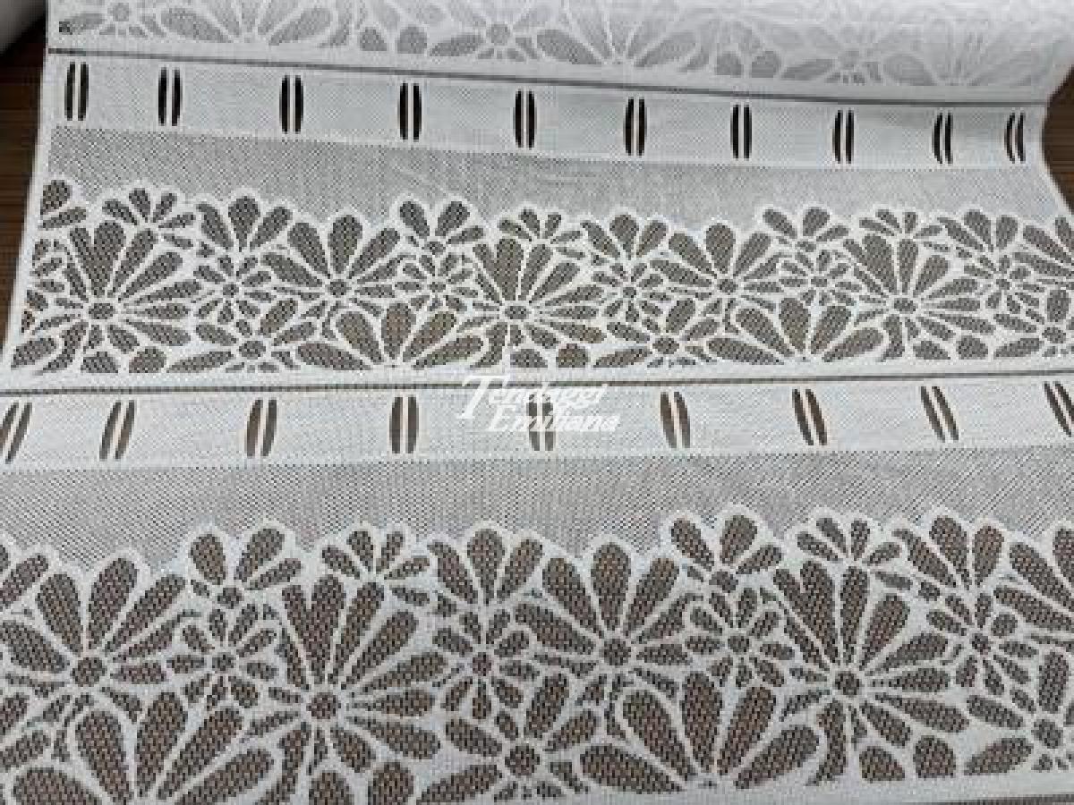 Tendina traforata modello Margherite stilizzate