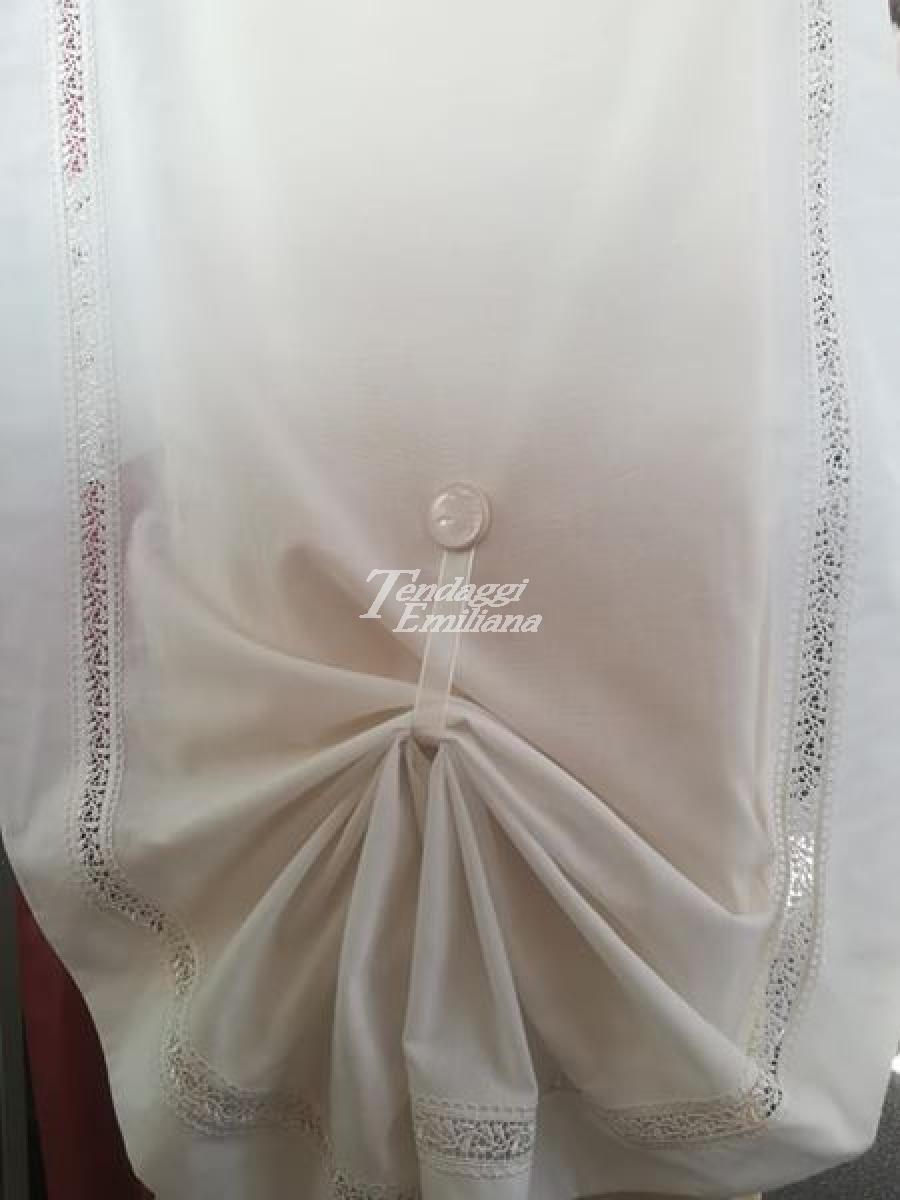 Tendina a metraggio a vetro con inserto macramè